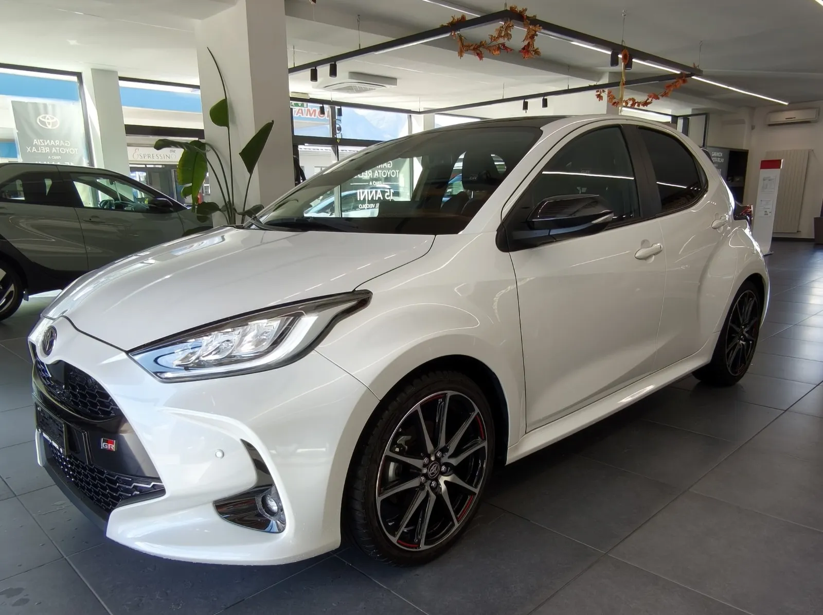 TOYOTA Yaris Hybrid
