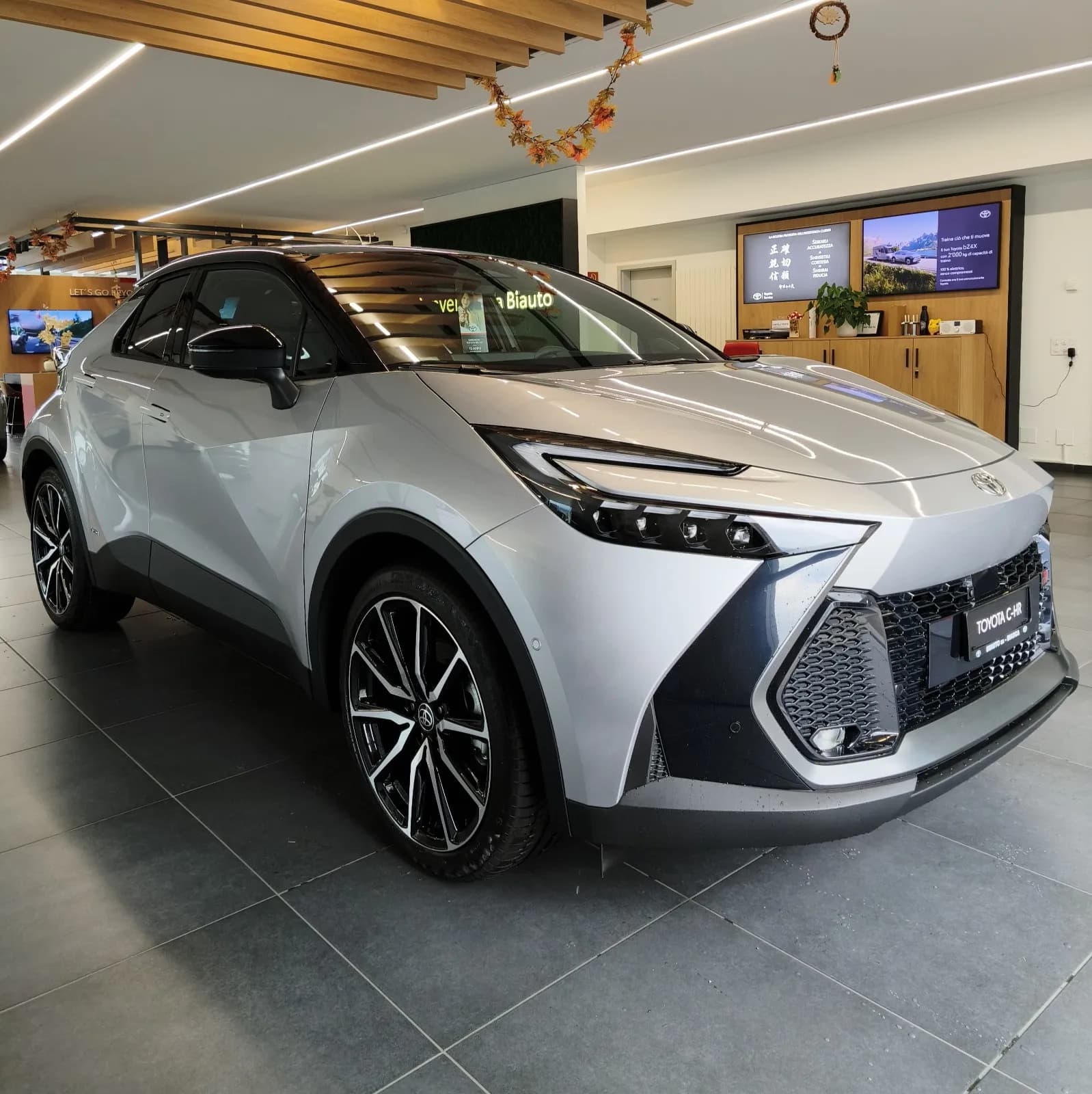 TOYOTA C-HR 2.0 Hybrid