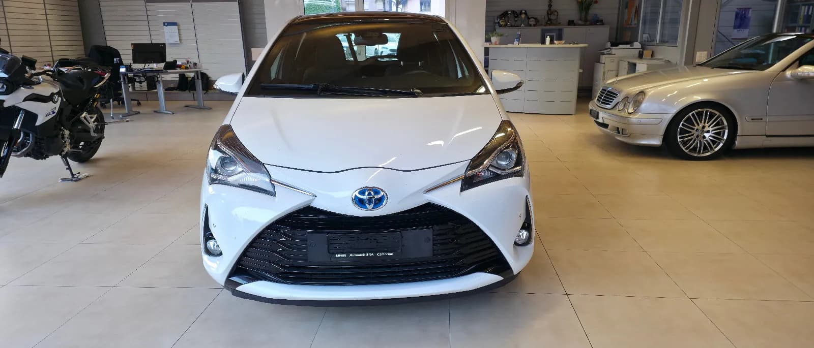 TOYOTA Yaris Hybrid